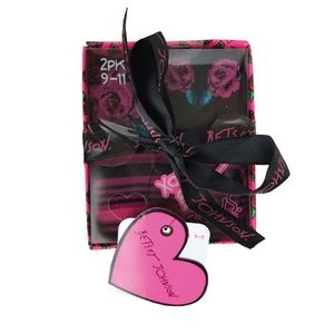 Betsey Johnson Accessories - 🆕 Betsey Johnson 2pk Crew Socks Betsey Johnson Accessories - 🆕 Betsey Johnson 2pk Crew Socks